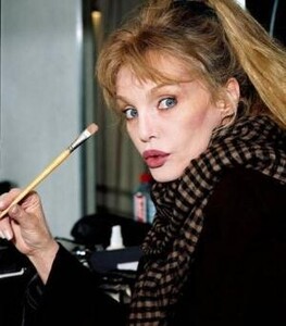 arielle-dombasle-se-lance-dans-le-rap-au-cote-de-mokobe_c06df623178a98cc9e5fbb221060073d4d5b187f.jpg