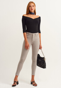 casual-deep-v-neck-tisort_black-siyah_2_enbuyuk.jpg