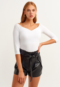 casual-deep-v-neck-tisort_white-beyaz_1_enbuyuk.jpg