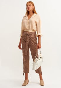casual-kemerli-kargo-pantolon_antik-famous-kahverengi_1_enbuyuk.jpg