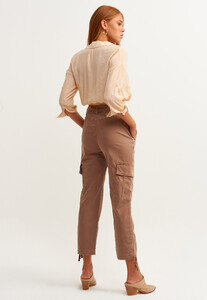 casual-kemerli-kargo-pantolon_antik-famous-kahverengi_5_enbuyuk.jpg