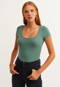 casual-u-yaka-tisort_step-yesil_1_enbuyuk.jpg