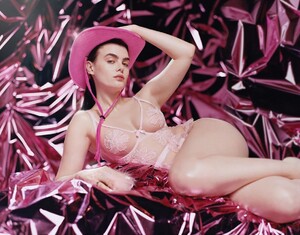 charli-howard-agent-provocateur-ad-campaign-4.thumb.jpg.20c4b7485b234fcab2ee47e243dd45b6.jpg