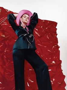 charli-howard-agent-provocateur-ad-campaign-7.thumb.jpg.a70328de9c1692e750d28c7cfdd33344.jpg