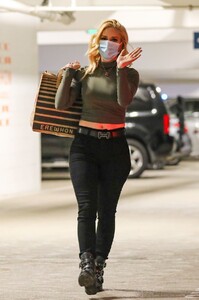 heidi-montag-shopping-at-erewhon-market-in-pacific-palisades-01-25-2021-3.jpg