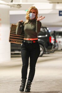 heidi-montag-shopping-at-erewhon-market-in-pacific-palisades-01-25-2021-9.jpg