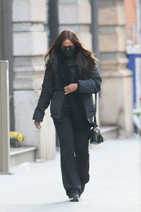 iman-winter-street-style-out-in-new-york-01-11-2021-2.jpeg