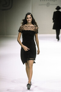 ines-de-la-freissange-ss-1998-5.thumb.jpg.92f52c86cf6840e6d7fce46ec0a27851.jpg