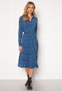 jacqueline-de-yong-piper-ls-placket-dress-blue-iolite-aop-silv.thumb.jpg.158e2023d1fb512b2d8defb1b079bbe3.jpg