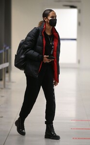 joan-smalls-wearing-a-mask-at-milan-airport-01-23-2021-0.jpg