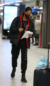 joan-smalls-wearing-a-mask-at-milan-airport-01-23-2021-6.jpg