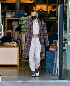 josie-canseco-out-shopping-on-melrose-avenue-in-los-angeles-12-27-2020-1.thumb.jpg.dafb2e91ac4275b7aece4dfe0703d329.jpg