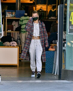 josie-canseco-out-shopping-on-melrose-avenue-in-los-angeles-12-27-2020-5.thumb.jpg.f193166fbacf30870a6e45b942145310.jpg