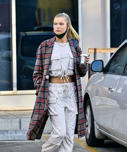 josie-canseco-out-shopping-on-melrose-avenue-in-los-angeles-12-27-2020-9.thumb.jpg.3ba6e4a8809a6ab8c87ff4fe2e7a4fc1.jpg