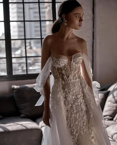 julievinobridal_81556177_2458971571099788_3085503889131578394_n.jpg