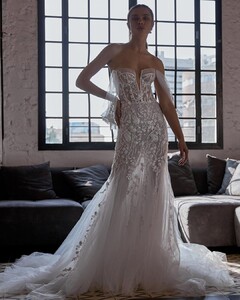julievinobridal_81712092_192333458786977_1015769479597035792_n.jpg
