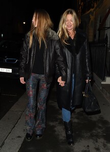 kate-and-lila-grace-moss-night-out-in-mayfair-12-04-2020-3.jpg