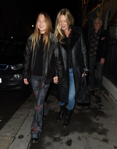 kate-and-lila-grace-moss-night-out-in-mayfair-12-04-2020-4.jpg