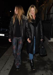 kate-and-lila-grace-moss-night-out-in-mayfair-12-04-2020-6.jpg