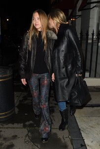 kate-and-lila-grace-moss-night-out-in-mayfair-12-04-2020-8.jpg