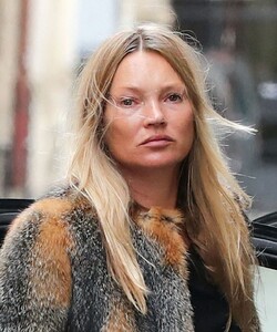 kate-moss-leaves-ritz-hotel-in-paris-01-17-2021-0.jpg