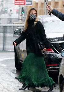 kate-moss-out-celebrates-her-birthday-in-paris-01-16-2021-4.jpg