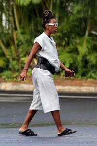 kelly-rowland-out-in-hawaii-11-12-2020-1.jpg