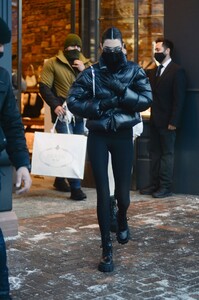 kendall-jenner-and-kylie-jenner-shopping-at-the-prada-store-in-aspen-12-30-2020-1.jpeg