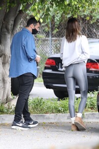 kendall-jenner-in-tights-los-angeles-01-13-2021-3.jpeg