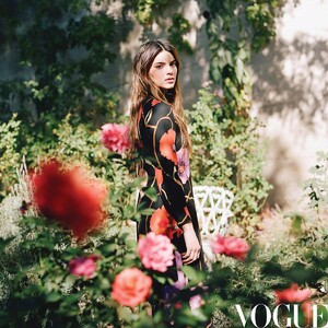 kendall-jenner-in-vogue-magazine-china-february-2021-0.jpg