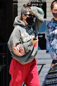 kourtney-kardashian-and-addison-rae-at-alfreds-coffee-in-studio-city-08-05-2020-9.jpg