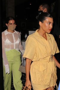 kourtney-kardashian-and-addison-rae-at-craig-s-in-west-hollywood-09-15-2020-12.jpg