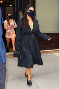 kourtney-kardashian-and-addison-rae-leaves-their-hotel-in-new-york-10-11-2020-14.jpg