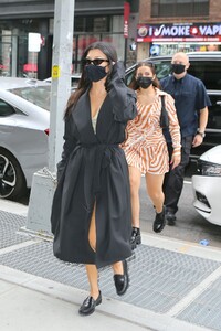 kourtney-kardashian-and-addison-rae-leaves-their-hotel-in-new-york-10-11-2020-2.jpg