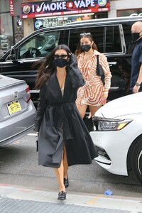 kourtney-kardashian-and-addison-rae-leaves-their-hotel-in-new-york-10-11-2020-8.jpg