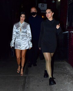 kourtney-kardashian-and-addison-rae-out-for-dinner-in-new-york-10-11-2020-8.jpg