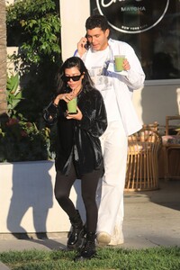 kourtney-kardashian-and-fai-khadra-out-in-los-angeles-11-12-2020-8.jpg