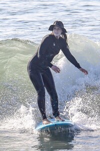 leighton-meester-morning-surf-session-in-malibu-01-08-2021-10.jpeg