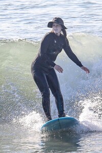 leighton-meester-morning-surf-session-in-malibu-01-08-2021-12.jpeg