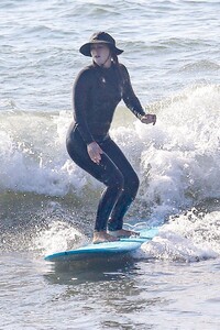 leighton-meester-morning-surf-session-in-malibu-01-08-2021-14.jpeg