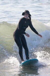 leighton-meester-morning-surf-session-in-malibu-01-08-2021-18.jpeg
