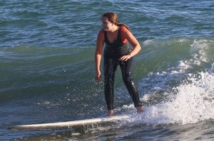 leighton-meester-surfing-in-malibu-01-04-2021-13.jpeg