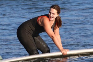 leighton-meester-surfing-in-malibu-01-04-2021-15.jpeg