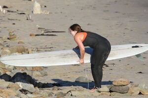 leighton-meester-surfing-in-malibu-01-04-2021-17.jpeg