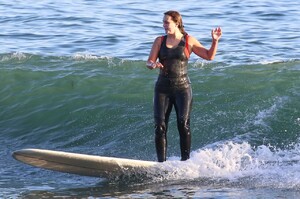 leighton-meester-surfing-in-malibu-01-04-2021-7.jpeg