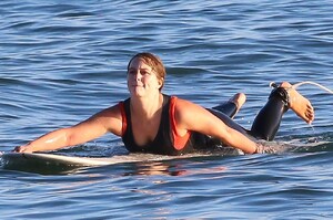 leighton-meester-surfing-in-malibu-01-04-2021-8.jpeg