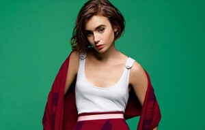 lily-collins-devushka-vzgliad-litso-poza-makiiazh.jpg