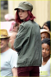 lily-collins-nose-ring-okja-set-filming-18.jpg