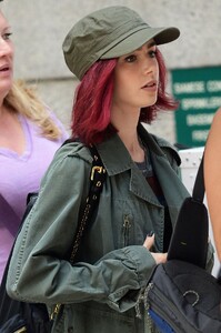 lily-collins-on-the-set-of-okja-in-new-york-07-23-2016_6.jpg