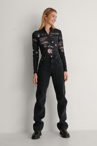 lisa_marie_front_zip_printed_body_1688-000002-0002_03c_r.thumb.jpg.dd652610a91bb4c9ea05e0481edb32d2.jpg